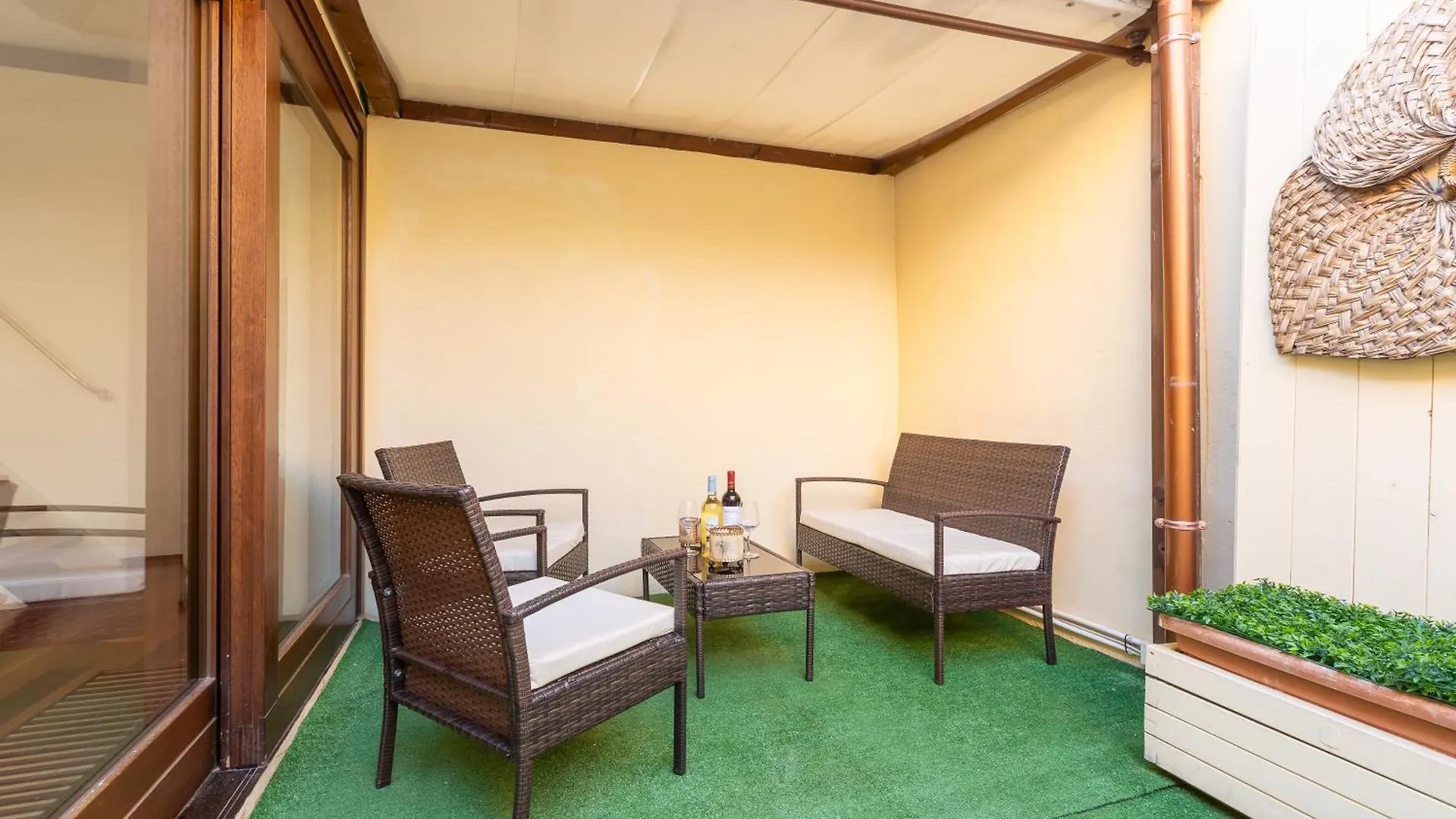 Open Space With Air Conditioning And Patio Privato Alghero Italy